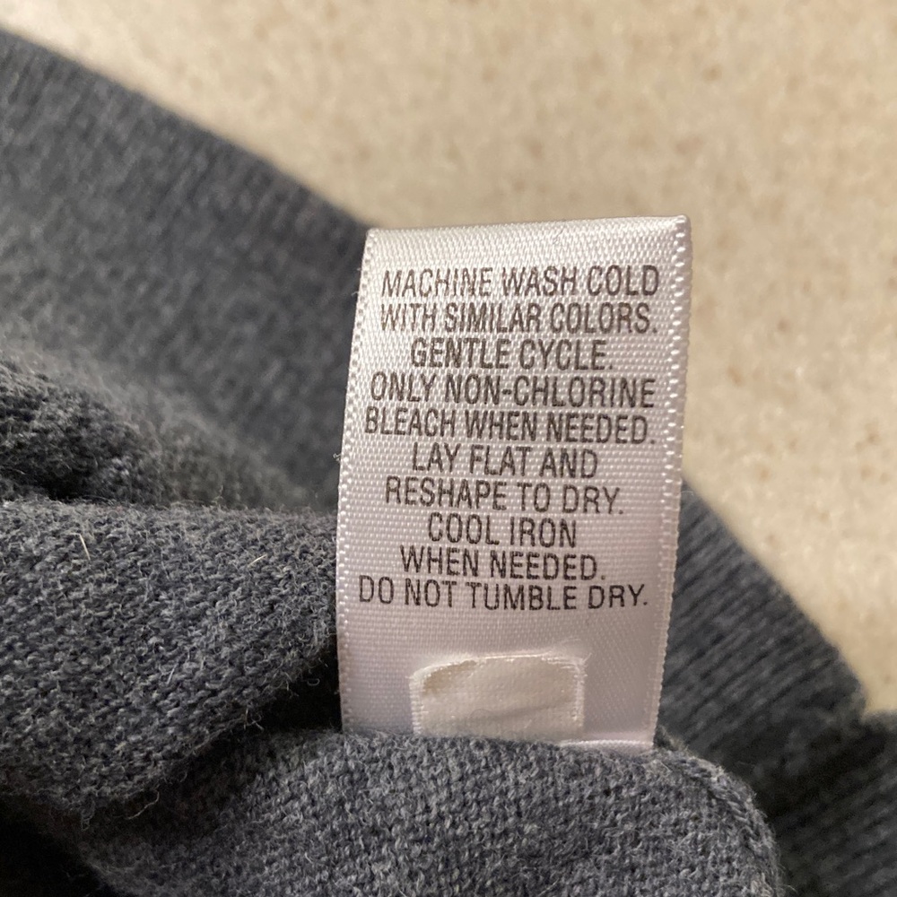 Dark Gray Cashmere Blend V-Neck Sweater Men Size Medium - Picture 9 of 11